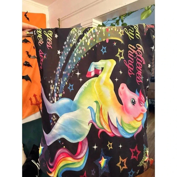 Unicorn My Eyes Believe two pillow cases & light blanket - Picture 8 of 9